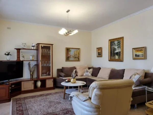 Tirane, jepet me qera apartament 3+1+Aneks+Ballkon Kati 5, 130 m² 1.000 € (Rruga e Elbasanit)