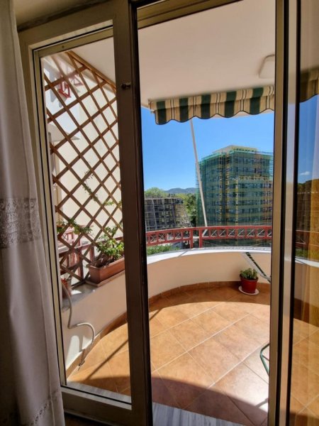Tirane, jepet me qera apartament 3+1+Aneks+Ballkon Kati 5, 130 m² 1.000 € (Rruga e Elbasanit)