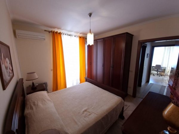Tirane, jepet me qera apartament 3+1+Aneks+Ballkon Kati 5, 130 m² 1.000 € (Rruga e Elbasanit)