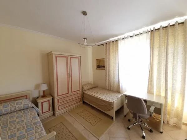 Tirane, jepet me qera apartament 3+1+Aneks+Ballkon Kati 5, 130 m² 1.000 € (Rruga e Elbasanit)