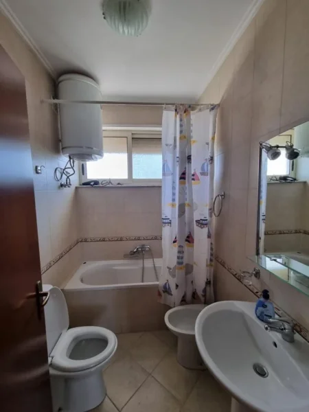 Tirane, jepet me qera apartament 3+1+Aneks+Ballkon Kati 5, 130 m² 1.000 € (Rruga e Elbasanit)