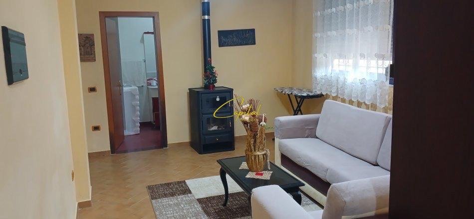 Tirane, jepet me qera apartament 1+1 Kati 0, 130 m² 400 € (SHKOZE)