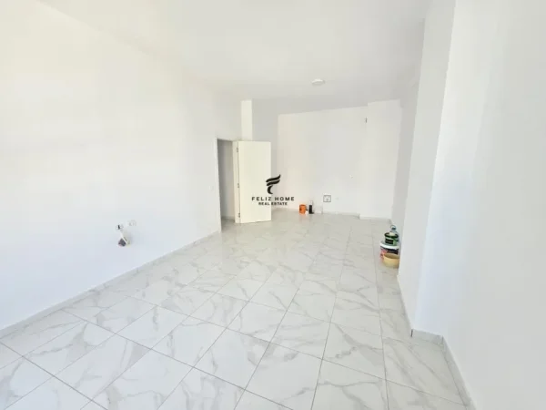 Tirane, jepet me qera zyre Kati 2, 112 m² 1.000 € (21 DHJETORI)