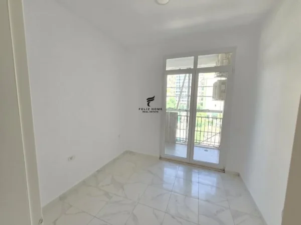 Tirane, jepet me qera zyre Kati 2, 112 m² 1.000 € (21 DHJETORI)