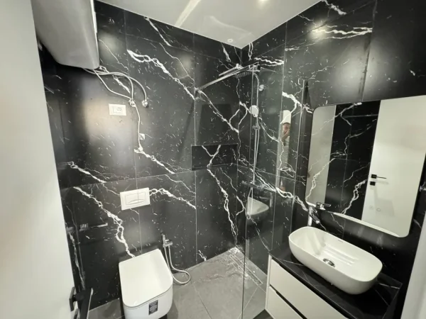 Tirane, jepet me qera apartament 2+1 Kati 1, 110 m² 1.000 € (Kodra e diellit)