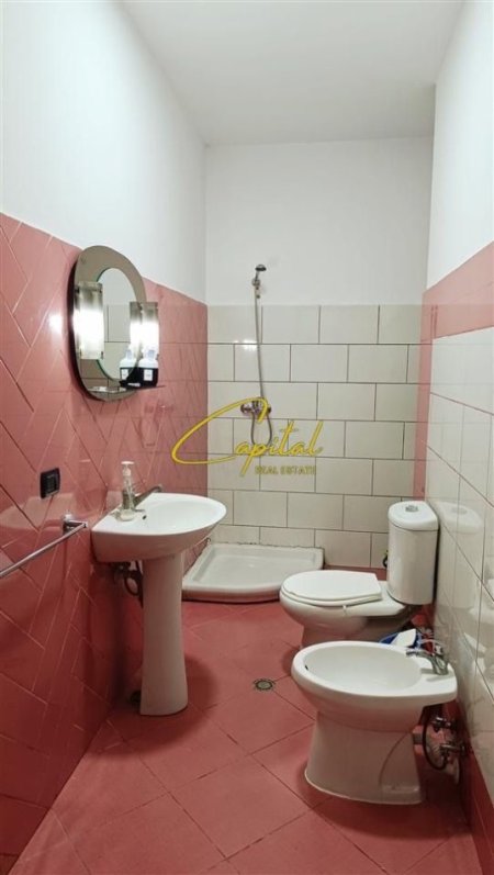 Tirane, jepet me qera apartament 2+1 Kati 1, 90 m² 650 € (MYSLYM SHYRI)