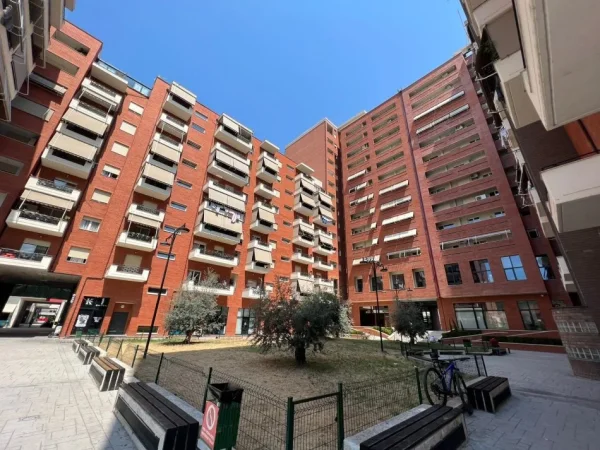 Tirane, shitet apartament 1+1 Kati 7, 73 m² 135.000 € (Golden park ,perballe American 3)
