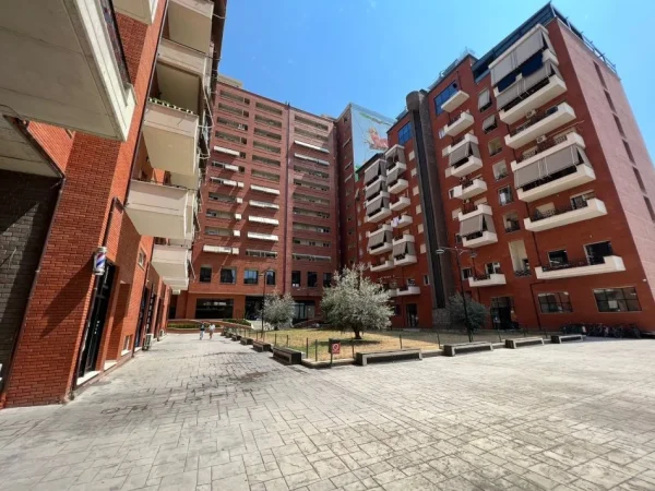 Tirane, shitet apartament 1+1 Kati 7, 73 m² 135.000 € (Golden park ,perballe American 3)