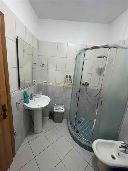 Tirane, jepet me qera apartament 2+1 Kati 3, 85 m² 500 € (KODRA E DIELLIT)