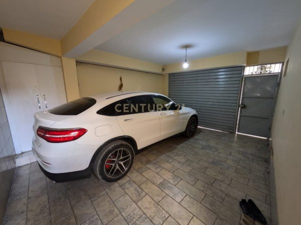 Tirane, shes Vile 1+1+Ballkon Kati 3, 195 m² 270.000 € (Laprake)