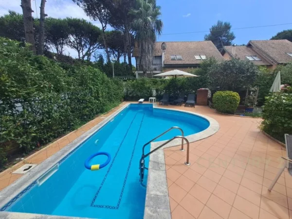 Durres, shitet Vile 1 Katshe Kati 1, 272 m² 500.000 € (Qerret , Durres)