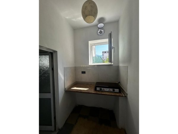Tirane, jepet me qera apartament 2+1 Kati 1, 80 m² 450 € (5 maji)
