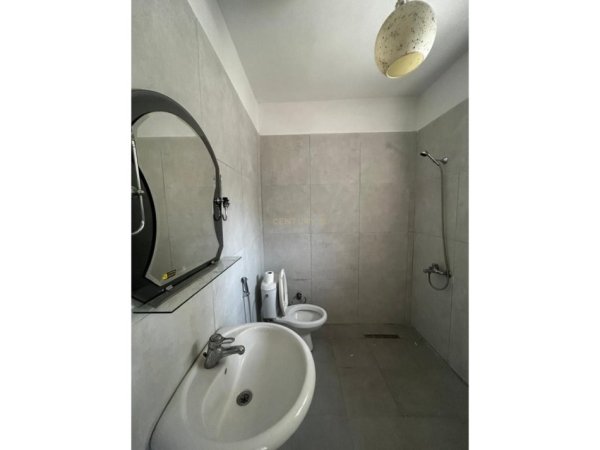 Tirane, jepet me qera apartament 2+1 Kati 1, 80 m² 450 € (5 maji)