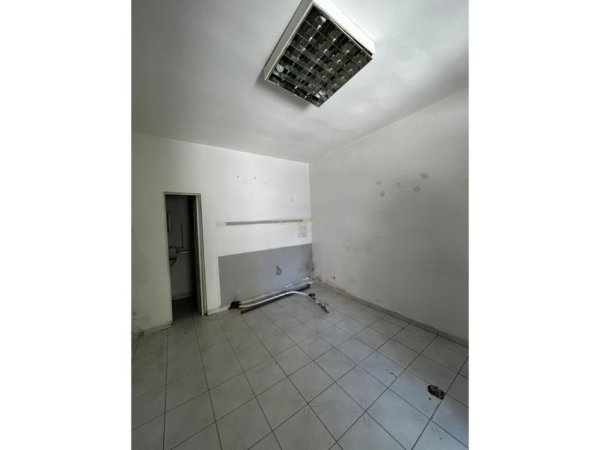 Tirane, jepet me qera dyqan Kati 0, 20 m² 400 € (Myslym Shyr)