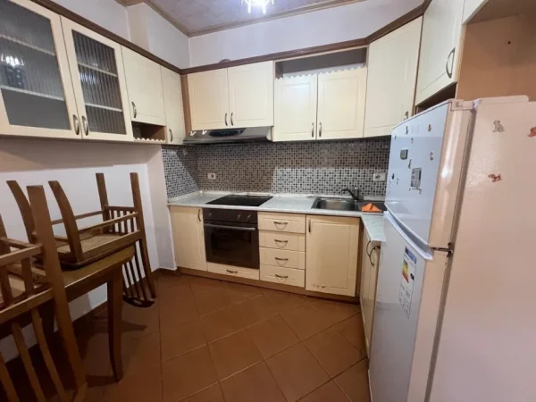 Durres, shitet apartament 1+1+Ballkon Kati 3, 74 m² 90.000 € (rruga thesarit)