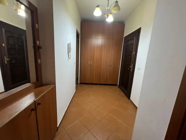 Durres, shitet apartament 1+1+Ballkon Kati 3, 74 m² 90.000 € (rruga thesarit)