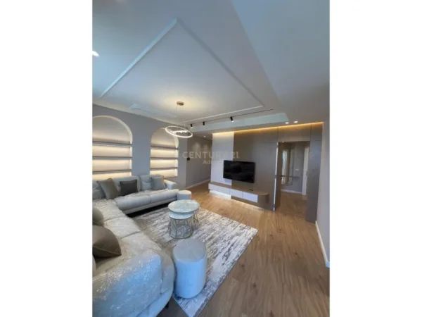 Tirane, jepet me qera apartament 2+1 Kati 11, 154 m² 2.100 € (Liqeni Tiranes)