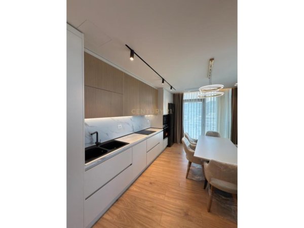 Tirane, jepet me qera apartament 2+1 Kati 11, 154 m² 2.100 € (Liqeni Tiranes)