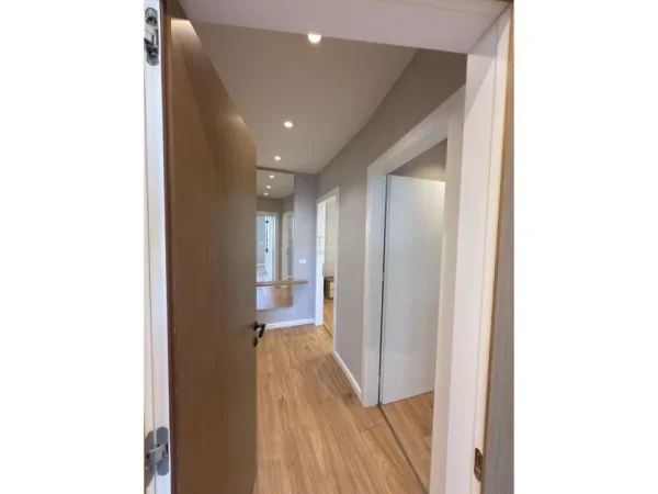 Tirane, jepet me qera apartament 2+1 Kati 11, 154 m² 2.100 € (Liqeni Tiranes)
