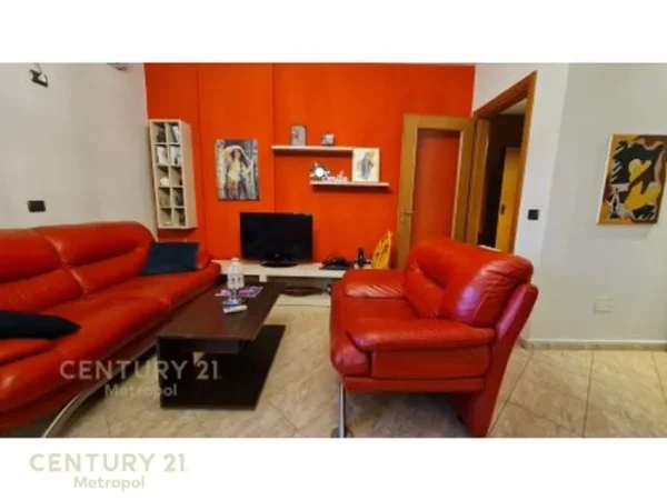 Tirane, jepet me qera apartament 2+1 Kati 9, 93 m² 800 € (9 kateshet)