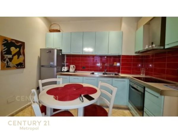 Tirane, jepet me qera apartament 2+1 Kati 9, 93 m² 800 € (9 kateshet)