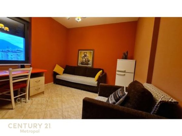 Tirane, jepet me qera apartament 2+1 Kati 9, 93 m² 800 € (9 kateshet)