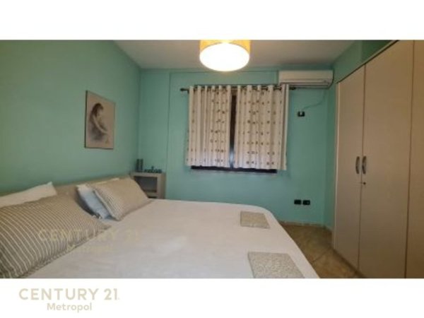 Tirane, jepet me qera apartament 2+1 Kati 9, 93 m² 800 € (9 kateshet)