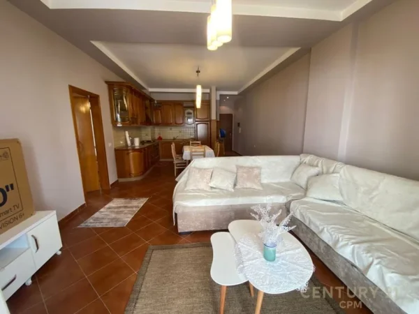 Tirane, jepet me qera apartament 2+1 Kati 5, 100 m² 750 € (Komuna e Parisit)