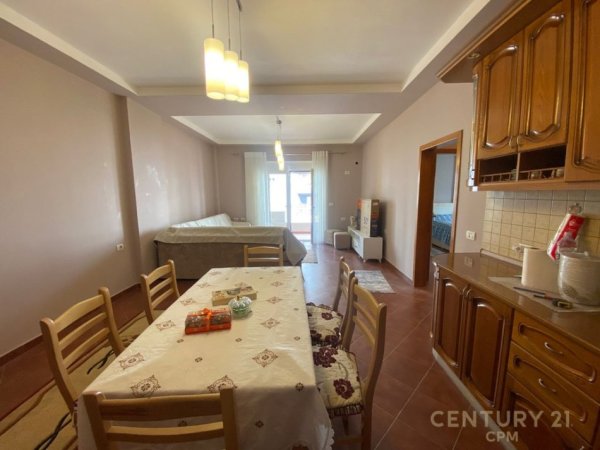 Tirane, jepet me qera apartament 2+1 Kati 5, 100 m² 750 € (Komuna e Parisit)