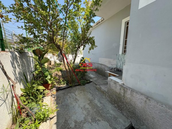 Vlore, jepet me qera shtepi 1+1+Ballkon Kati 0, 70 m² 200 € (Rruga Hysen Begasi)