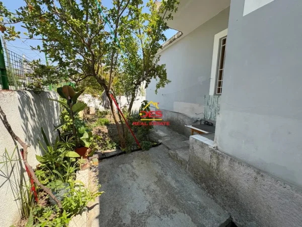 Vlore, jepet me qera shtepi 1+1+Ballkon Kati 0, 70 m² 200 € (Rruga Hysen Begasi)