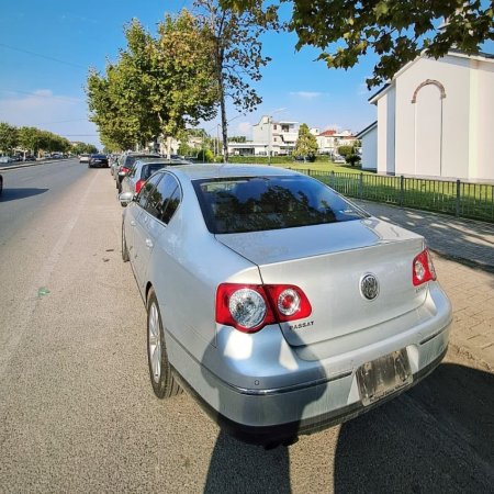 Durres, shitet makine Volkswagen Passat B6 2011 Nafte, gri metalizato automatik Klima 228.000 km 6.700 €