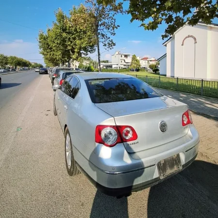Durres, shitet makine Volkswagen Passat B6 2011 Nafte, gri metalizato automatik Klima 228.000 km 6.700 €