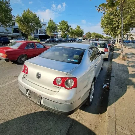 Durres, shitet makine Volkswagen Passat B6 2011 Nafte, gri metalizato automatik Klima 228.000 km 6.700 €