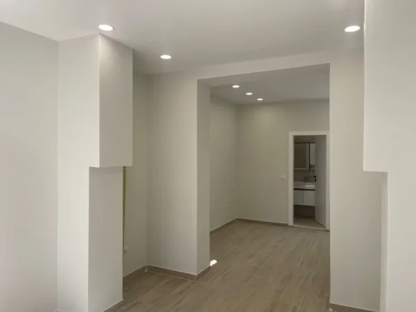 Tirane, jap me qera ambjent biznesi Kati 0, 40 m² 500 € (Stadiumi Dinamo)