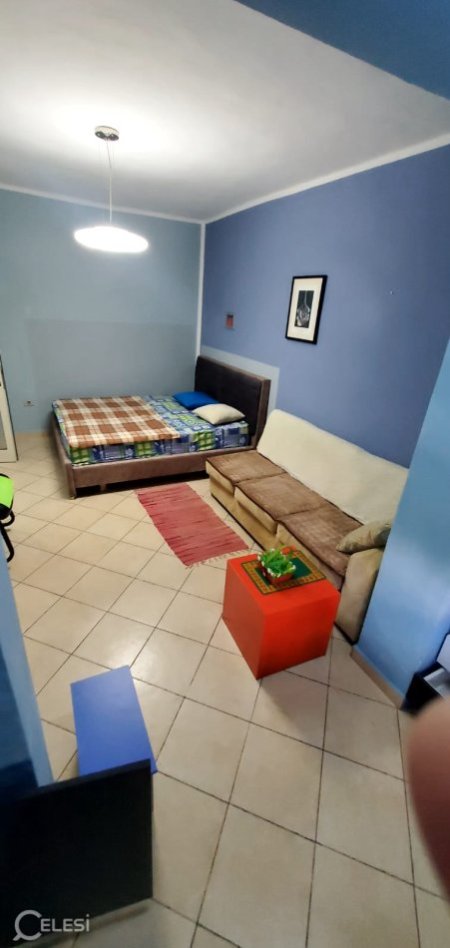 Tirane, jepet me qera apartament 2+1+Ballkon Kati 2, 87 m² 530 € (ne rrugen Bardhyl afer Medreses Tirane.)