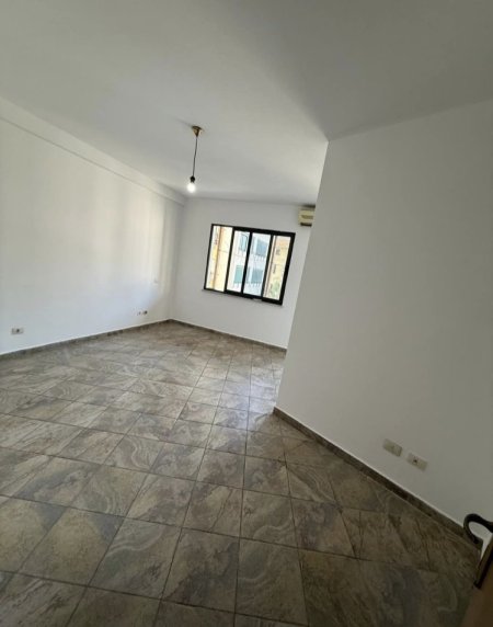 SHITET GARZIONERE TE PAZARI I RI  110.000 €