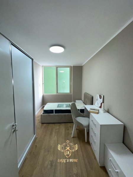 Durres, shitet apartament Kati 1, 173 m² 219.000 € (SHITET APARTAMENTI • 3+1+2 + Verande Adresa: Shkolla Italiane , Vollga)