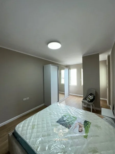 Durres, shitet apartament Kati 1, 173 m² 219.000 € (SHITET APARTAMENTI • 3+1+2 + Verande Adresa: Shkolla Italiane , Vollga)