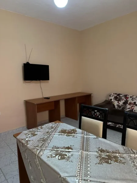 Tirane, jap me qera apartament 1+1 Kati 2, 70 m² 500 € (Rruga Durresit Prane Prokurorise)