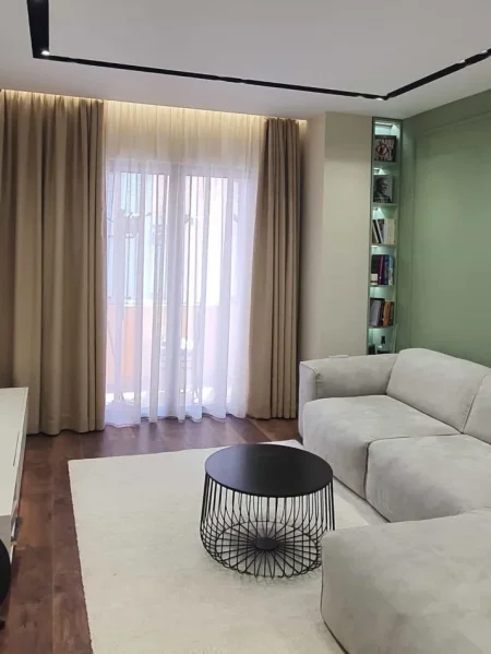 Tirane, jepet me qera apartament 1+1+Ballkon Kati 4, 65 m² 500 € (MISTO MAME)