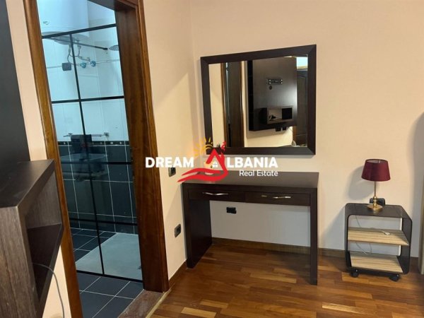 Tirane, jepet me qera apartament duplex 3+1+Ballkon Kati 1, 150 m² 1.000 € 
