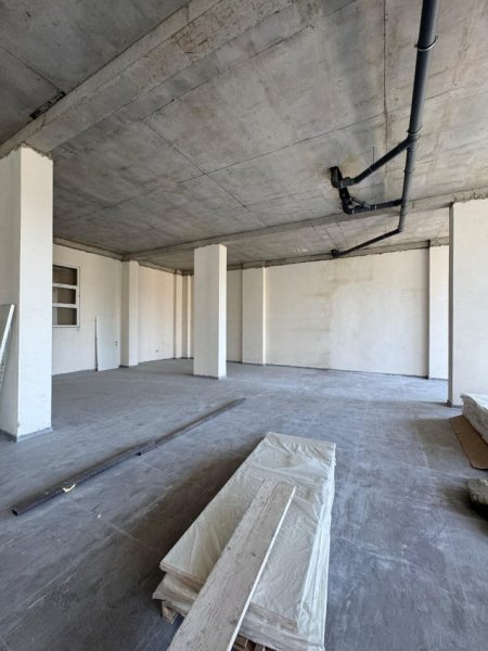 Tirane, jepet me qera zyre Kati 2, 550 m² 3.000 € (rruga dine hoxha)