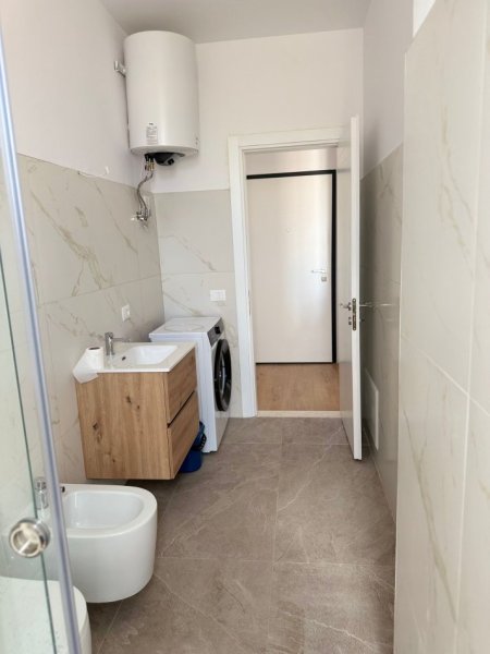 Tirane, jepet me qera apartament 1+1+Ballkon Kati 5, 65 m² 450 € (siri kodra)