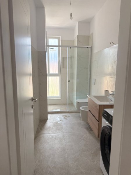 Tirane, jepet me qera apartament 1+1+Ballkon Kati 5, 65 m² 450 € (siri kodra)