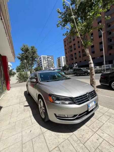 Tirane, shitet makine Volswagen Nafte, gri metalizato automatik Kondicioner 244.000 km 8.000 €