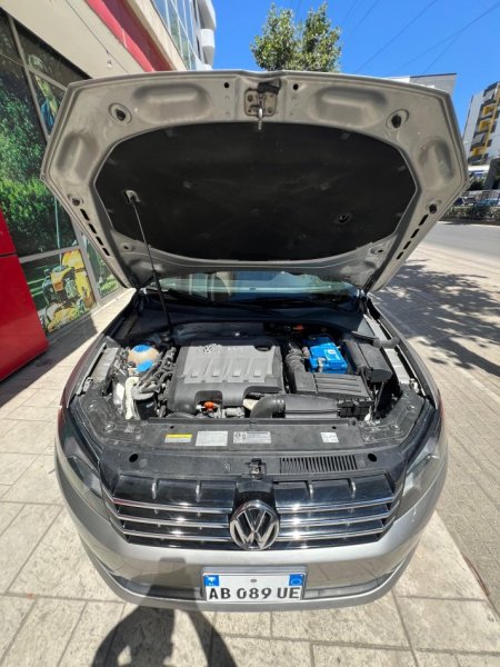 Tirane, shitet makine Volswagen Nafte, gri metalizato automatik Kondicioner 244.000 km 8.000 €