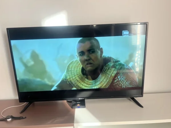 Tirane, shes Smart TV Tv Elektra 42