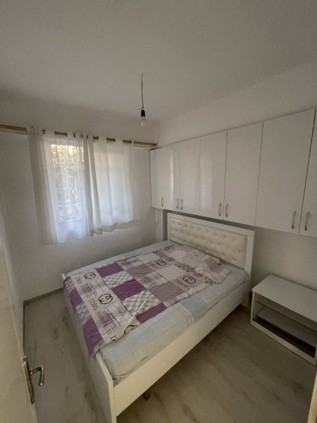 Tirane, jepet me qera shtepi 1+1 Kati 0, 30 m² 300 € (Rruga Halil Aga)