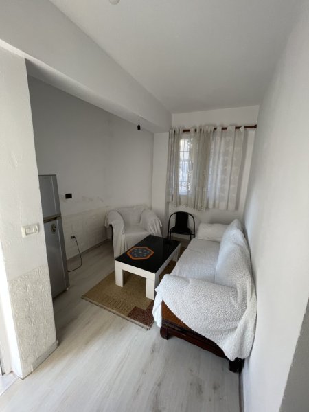 Tirane, jepet me qera shtepi 1+1 Kati 0, 30 m² 300 € (Rruga Halil Aga)
